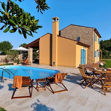 Villa Holiday In Vardica