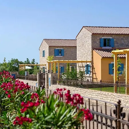 Villa Holiday In Vardica